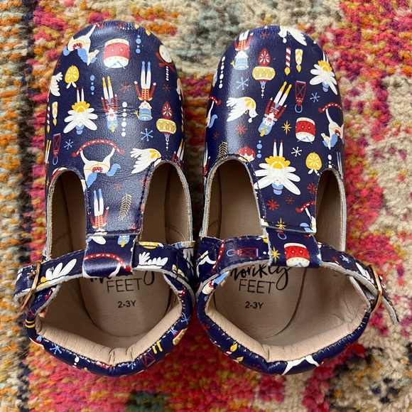 Monkey Feet Christmas Shoe🎁🥁 - Picture 3 of 5